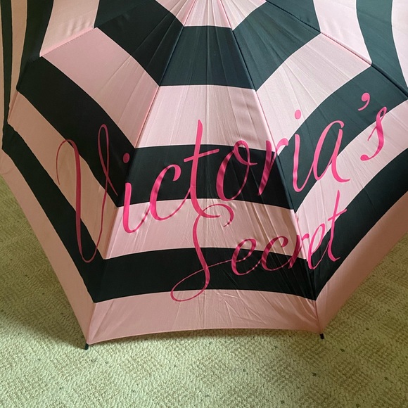 Limited Edition Victoria Secret Umbrella - Picture 3 of 4